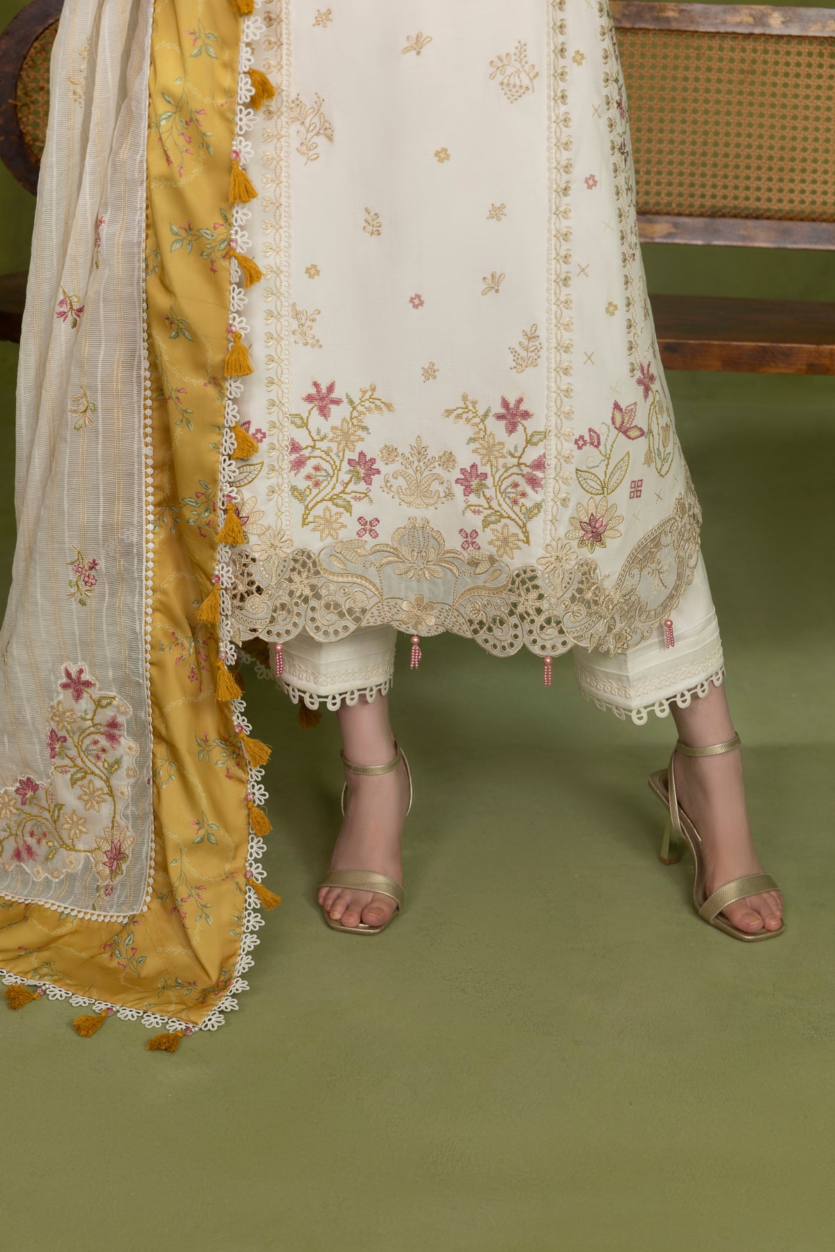 DOVE-CAMBRIC COTTON EMBROIDERED-10022